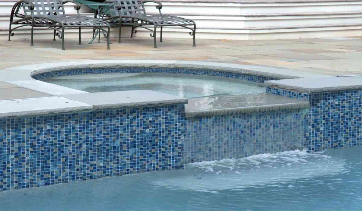  Glass Tile for Pool and Poolside Design + Best Buy Price 