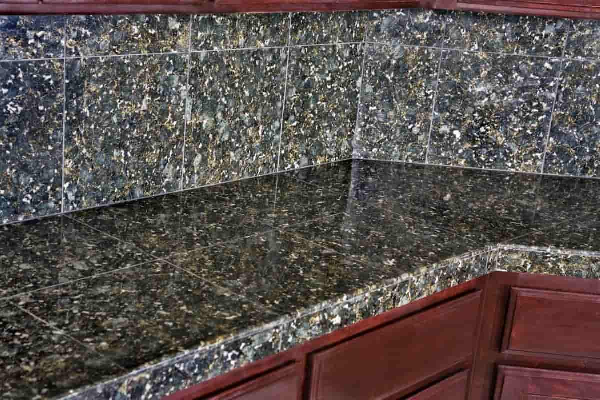  granite tiles and slabs x 600 